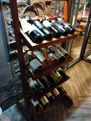 Spinn Wine Bar & Bistro