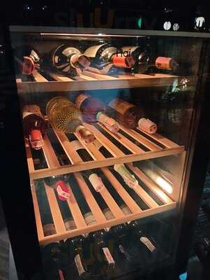 Spinn Wine Bar & Bistro