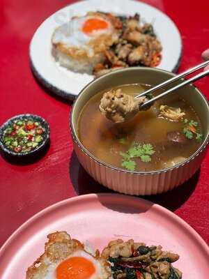 กะเพราตาแป๊ะ