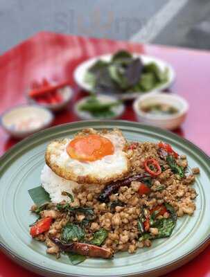 กะเพราตาแป๊ะ