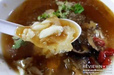 ร้าน ก๋วยเตี๋ยวรถน้ำไหล บะหมี่เกี๊ยวเทวดา