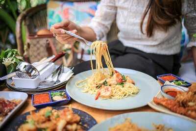 Yum Factory Cafe & Restaurant Halal