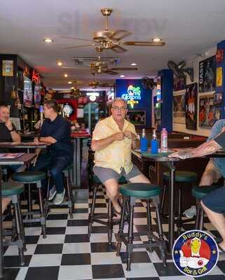 Buddy's Bar & Grill (soi 8)