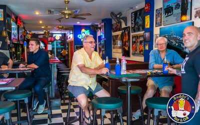 Buddy's Bar & Grill (soi 8)