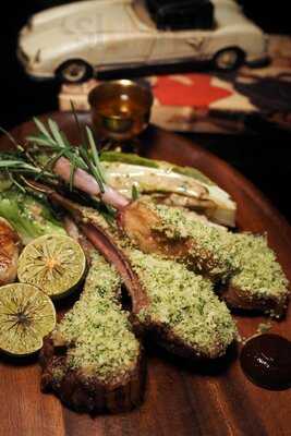 แมนชั่นร้างสุขุมวิทบาร์