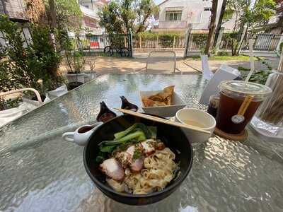 200pigs Power Noodle Cafe