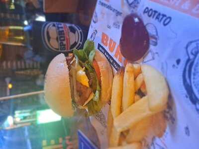 Sports Burgers Phi Phi