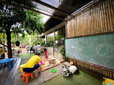 Folktales Cafe & Bistro