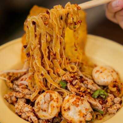 ชาม ก๋วยเตี๋ยวเส้นคลุก