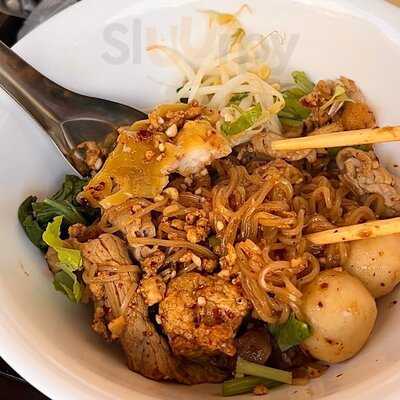 ชาม ก๋วยเตี๋ยวเส้นคลุก