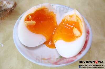 Gu Wah Chai หมูทอดกับข้าว