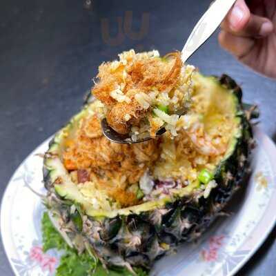 สตรีทซีฟู้ดบายหน่อย