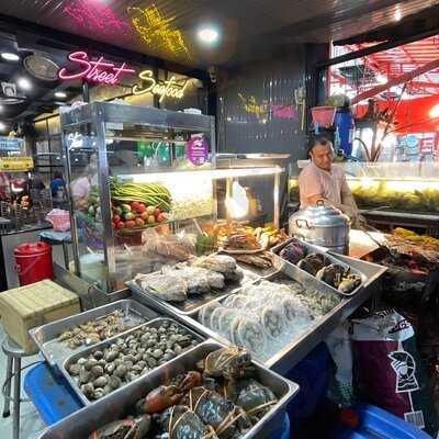 สตรีทซีฟู้ดบายหน่อย