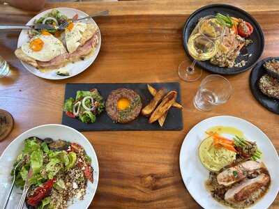 Calm Bangkok - Grill, Garden & Guinguette