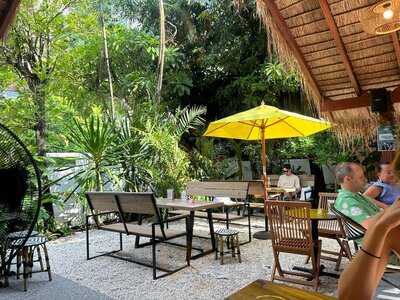 Calm Bangkok - Grill, Garden & Guinguette