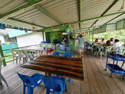 ร้านอาหาร บ้านริมน้ำ บางใบไม้