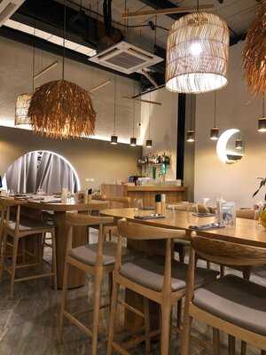 Emotion Modern Food & Drinks