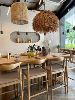 Emotion Modern Food & Drinks