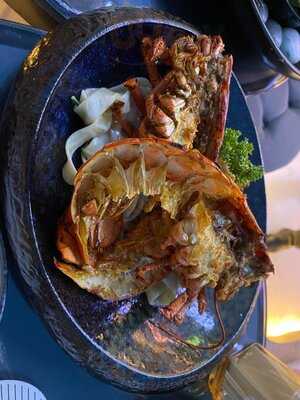 Osca & Blanco Bar And Restaurant