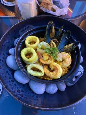 Osca & Blanco Bar And Restaurant