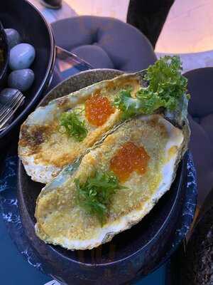 Osca & Blanco Bar And Restaurant