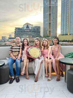 Osca & Blanco Bar And Restaurant