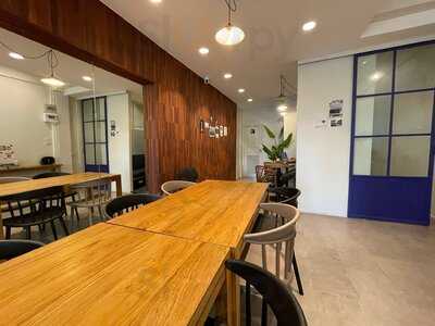 Double U Coffee & Bakery