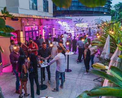 The Deck Bangkok (sukhumvit Soi 20)