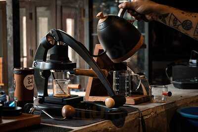 Coffee It's Me Slow Bar