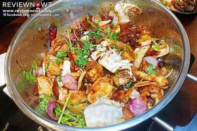 Lok Toi Hotpot And Gallery