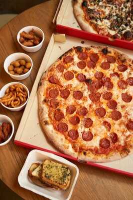 Soho Pizza Sutthisan