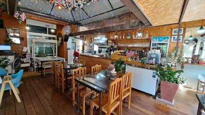 Baan Mai Cafe & Restaurant Phuket