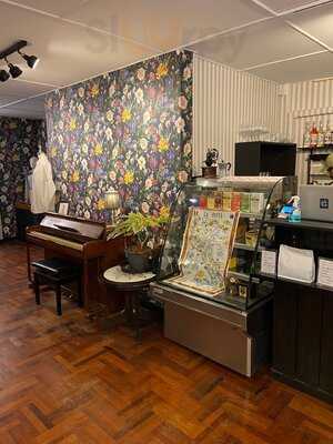 Pink Typhoon Atelier & Café