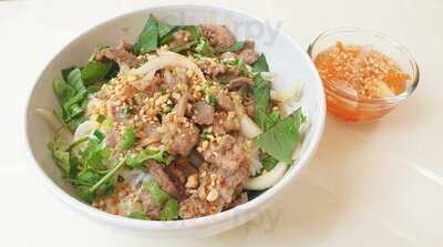 Hero Bánh Mì & Phở - Ari