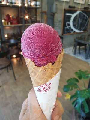 Sundae Icecream And Brunch