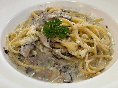 The Weekend Cafe & Bar