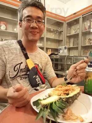 Banglumphu House&bistro