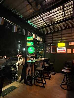 Mc Fly's Pub Restaurant