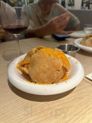 Kiki Bar & Bottle Shop