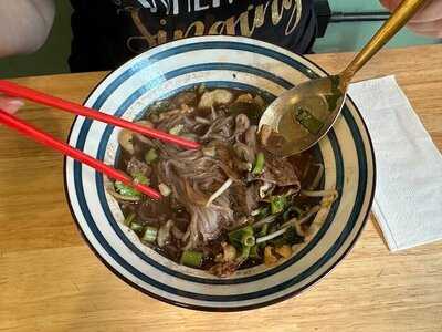 Na Ploenchit Boat Noodles