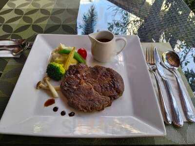 พิลลาร์ เรสเตอรองท์ แอนด์ บาร์