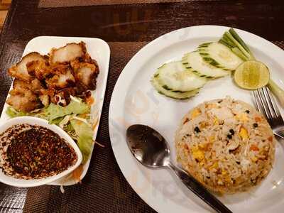 Tuk Restaurant And Bar