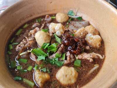 ก๋วยเตี๋ยวโอ่งมังกรราชบุรี