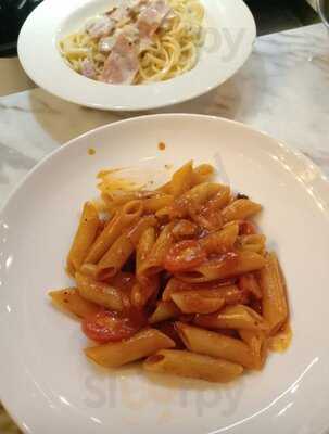 Reims Bar And Bistro