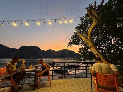 Phi Phi Don Cafe & Restaurant