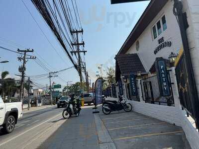 La Crèmerie - The Courtyard
