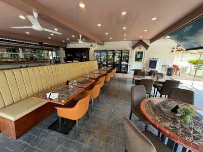 La Crèmerie - The Courtyard