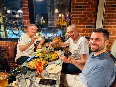 Bratbox Bistro & Bar