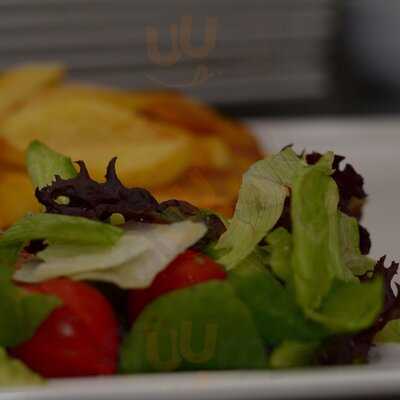 Izzy's Restaurant Cafe & Bar