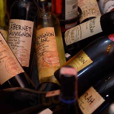 Izzy's Restaurant Cafe & Bar